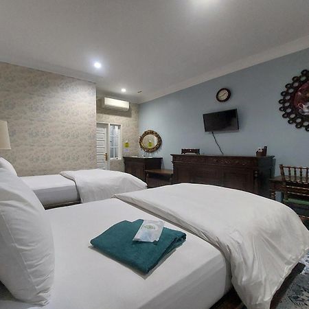 Nonie'S Huis Hotel Medan Esterno foto