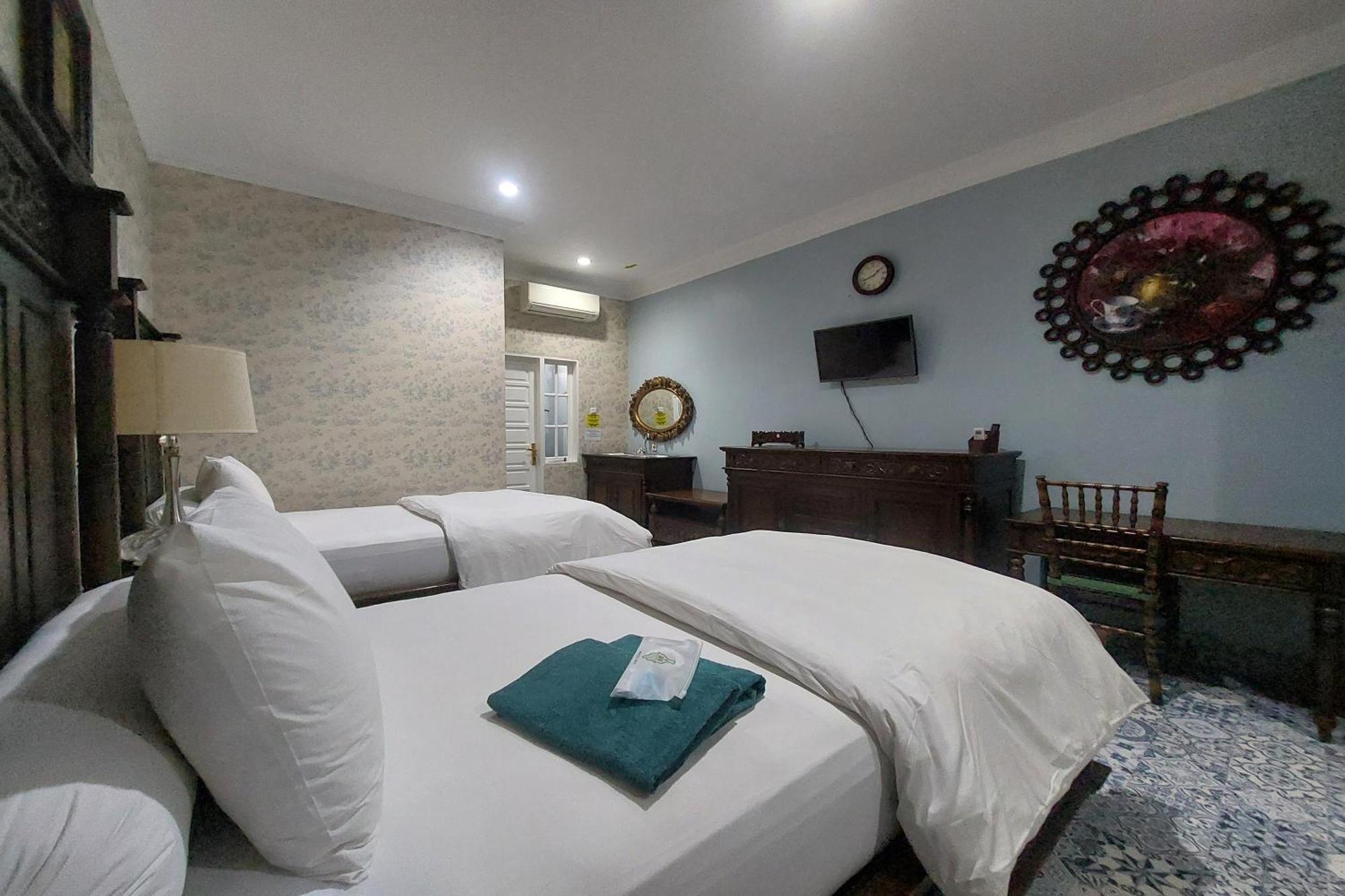 Nonie'S Huis Hotel Medan Esterno foto
