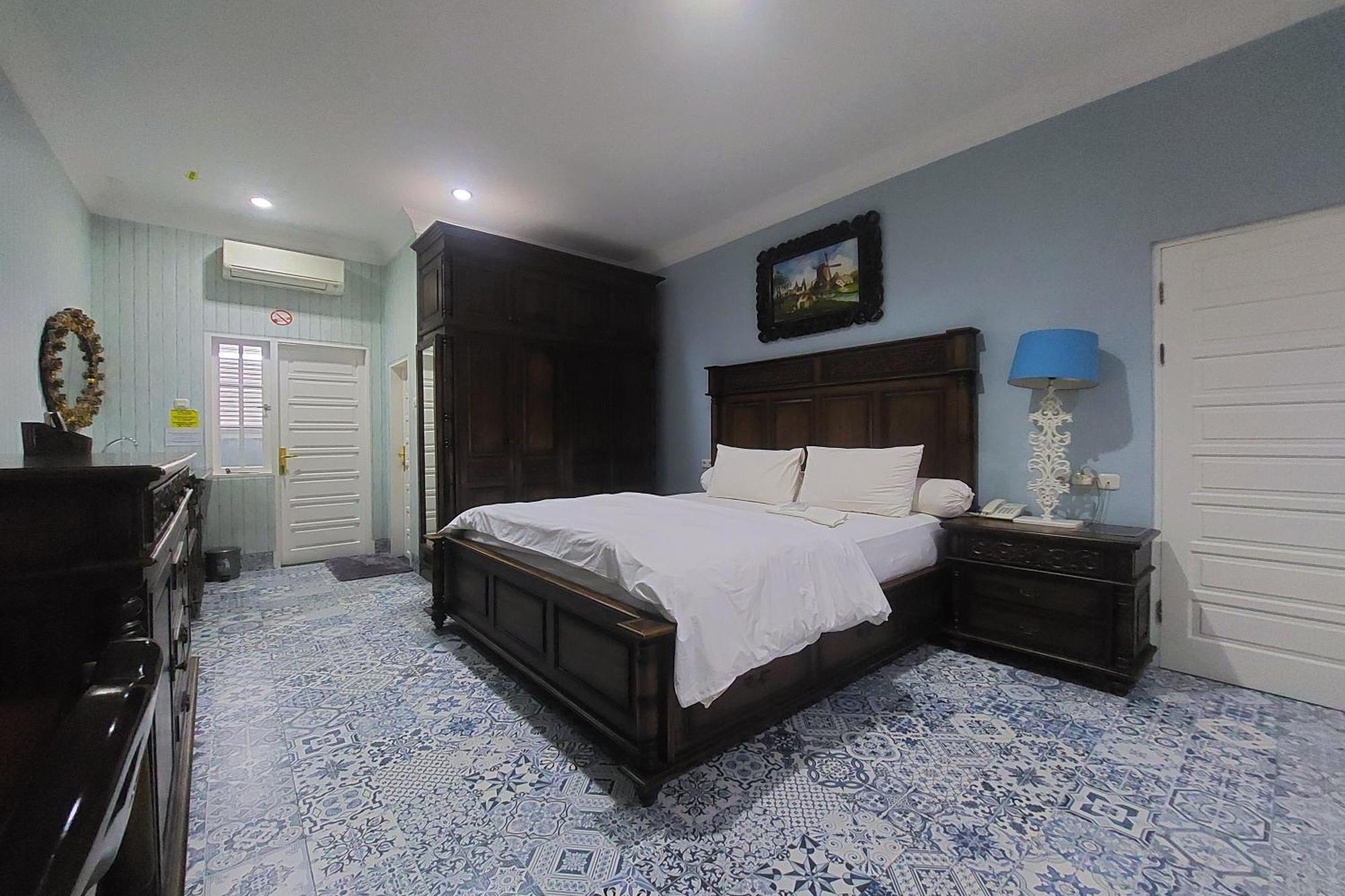 Nonie'S Huis Hotel Medan Esterno foto