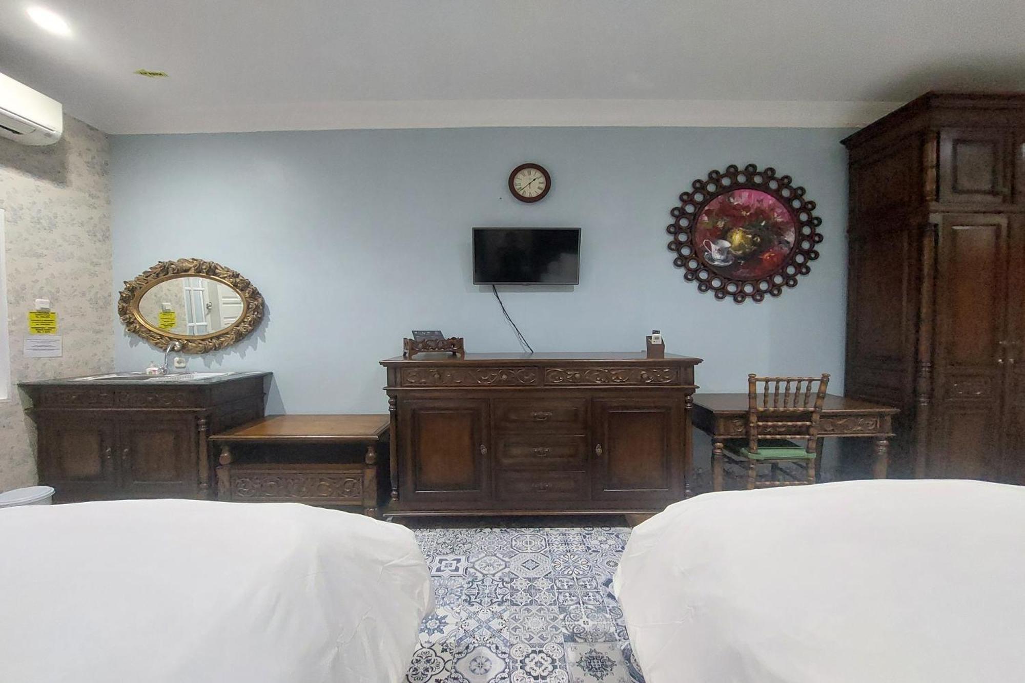 Nonie'S Huis Hotel Medan Esterno foto