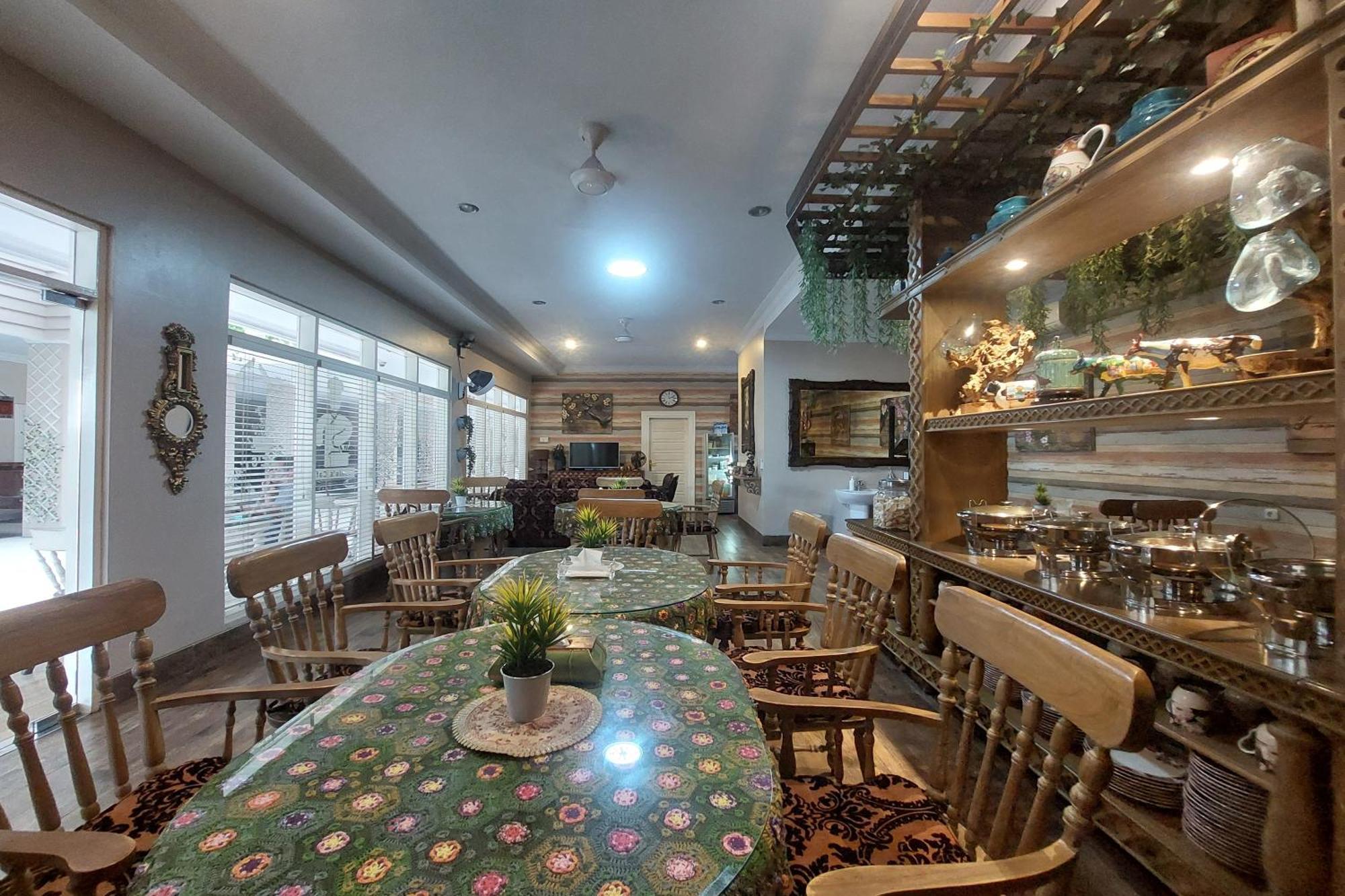 Nonie'S Huis Hotel Medan Esterno foto