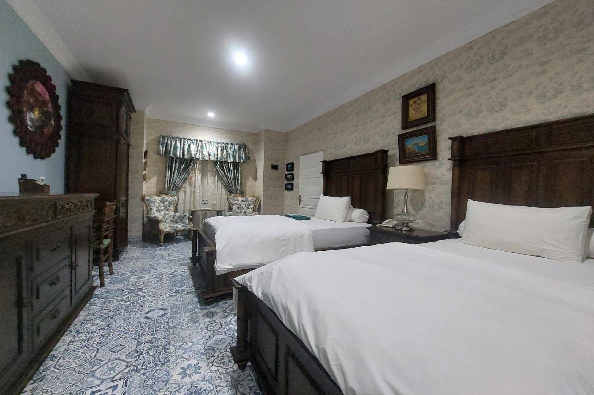 Nonie'S Huis Hotel Medan Esterno foto