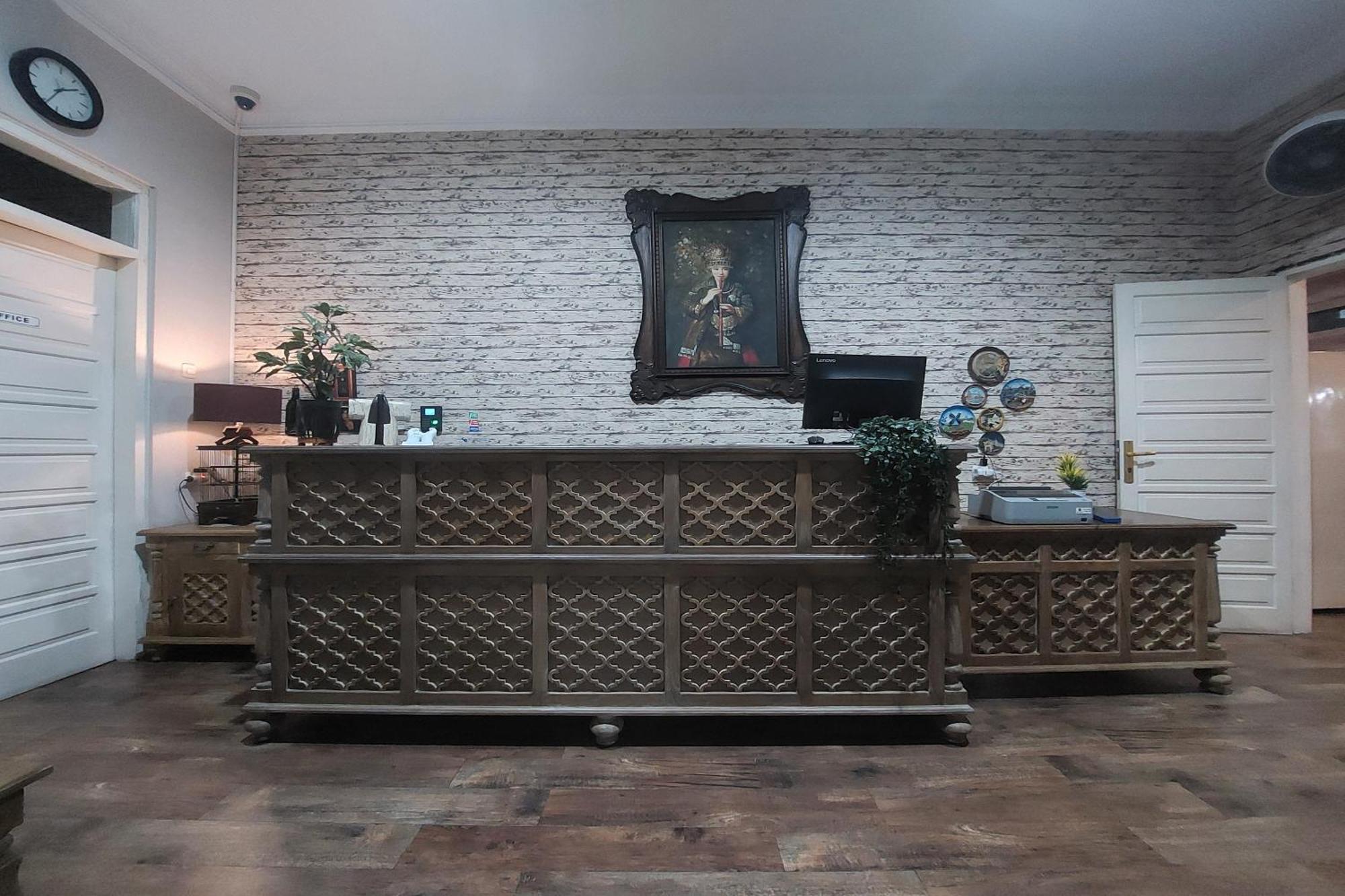 Nonie'S Huis Hotel Medan Esterno foto