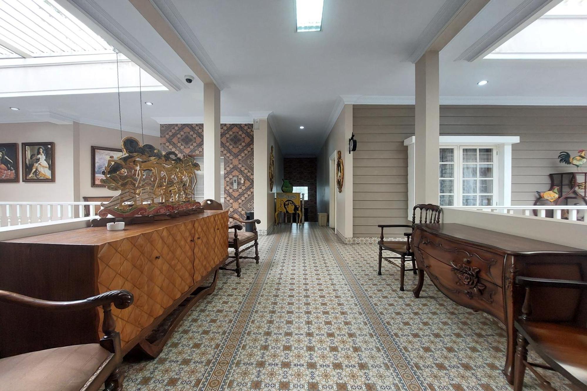Nonie'S Huis Hotel Medan Esterno foto