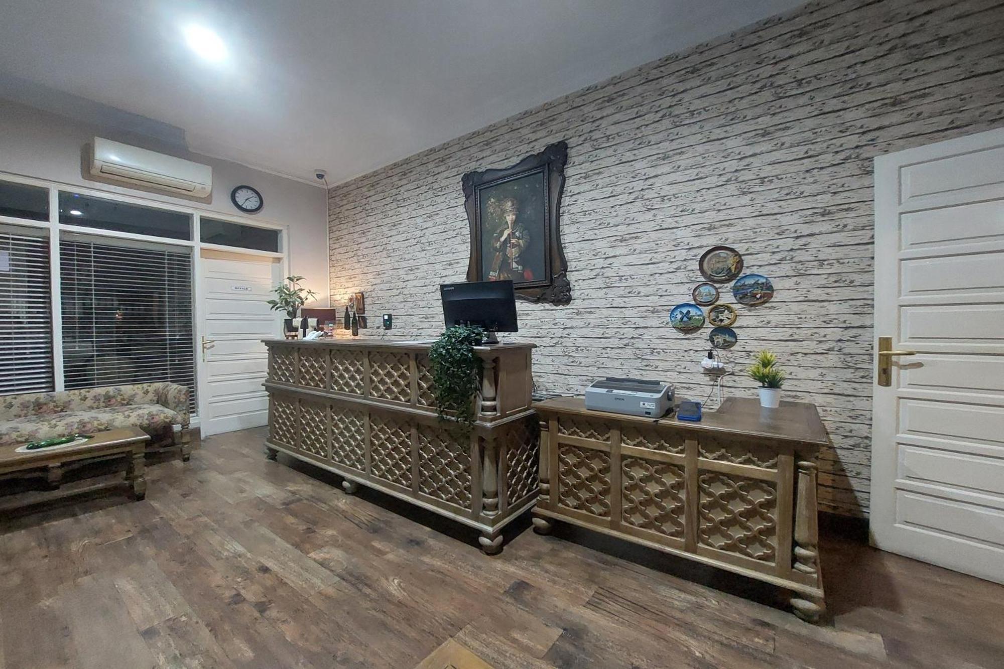 Nonie'S Huis Hotel Medan Esterno foto